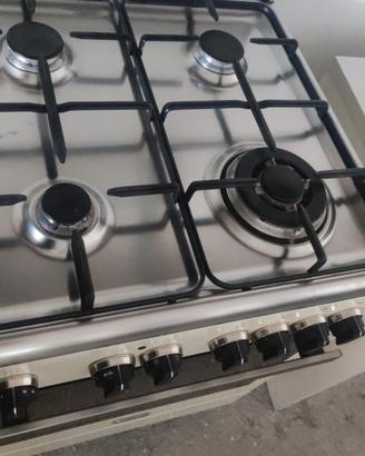 Stufa a gas e forno elettrico 