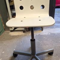 Sedia girevole con pistone e ruote