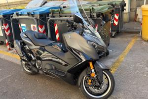 Yamaha Tmax tech Max 15 giorni 350Km