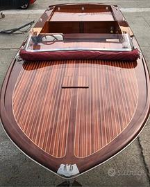 Motoscafo scafo VTR e coperta in legno - Venmar 28