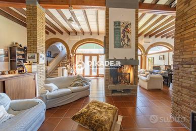 Villa indipendente con cortile - Monserrato