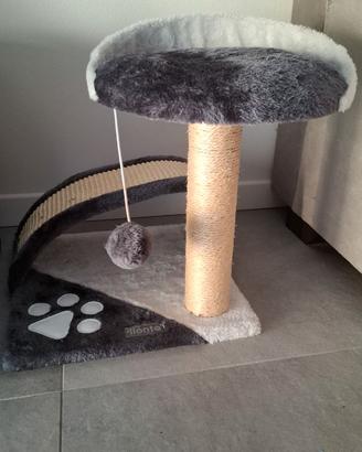 Tiragraffi con cuccetta e giochino