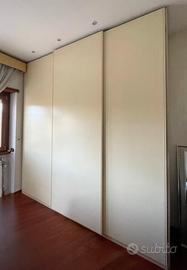 Armadio ad ante scorrevoli