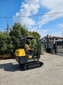 E232 - Mini escavatore 15 q.li Volvo EC15