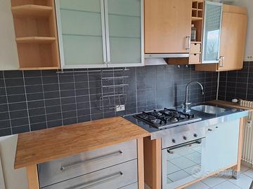 Cucina completa di elettrodomestici