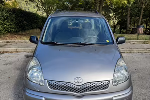 Toyota Yaris Verso sole/luna