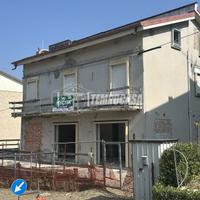 SOLUZIONE INDIPENDENTE CON CORTE E GARAGE