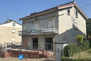 SOLUZIONE INDIPENDENTE CON CORTE E GARAGE