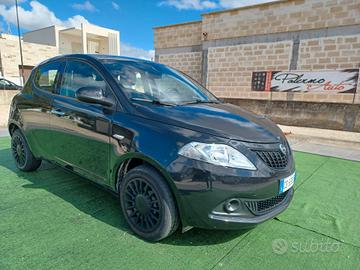 Lancia Ypsilon 1.0 FireFly 5 porte S&S Hybrid Albe