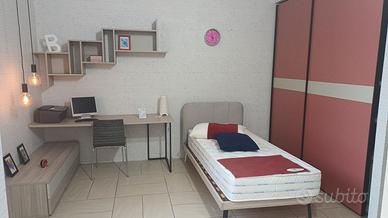 Cameretta, divano, mobili vari