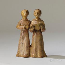 scultura raffigurante giovani cantori A.Ungania