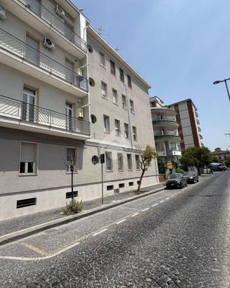 4 LOCALI A AVERSA