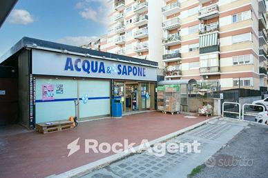 NEGOZIO DI 405 MQ IN ZONA COMMERCIALE