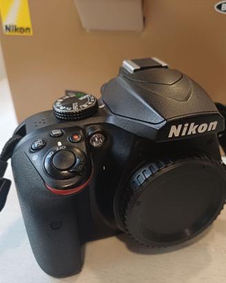 Nikon D 3400 con due obiettivi ed accessori