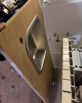 Lavabo con rubinetto