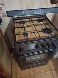 forno con 4 fornelli Delonghi