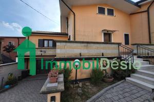 Villa di 200 m² con più di 5 locali e box auto dop