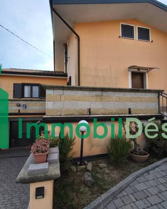 Villa di 200 m² con più di 5 locali e box auto dop