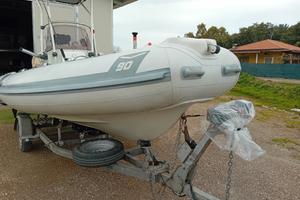 gommone mar sea pari al nuovo