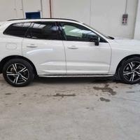 VOLVO XC60 B4 D AWD automatico R-Design