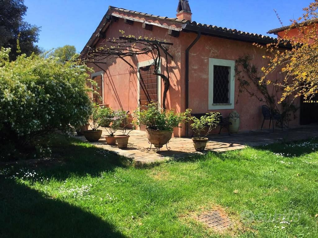Rustico / Casale di 400 m² con più di 5 locali a M - Vista 3