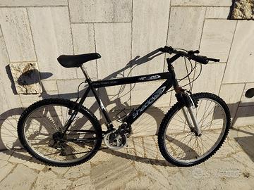 Mountain bike nera SHADOW 4000