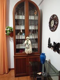 cucina tavolo sedie vetrina