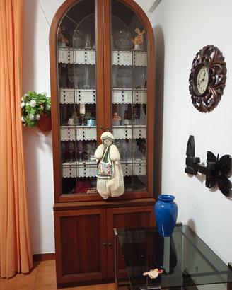 cucina tavolo sedie vetrina