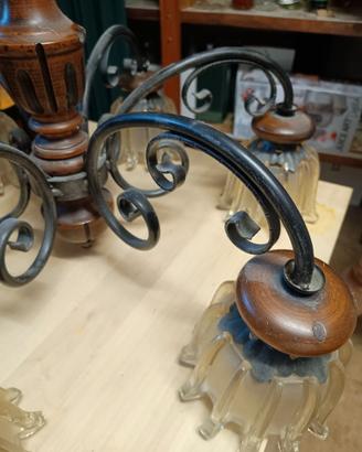 Lampadario in ferro battuto con coppette in vetro