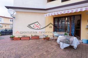 Trilocale con posto auto e cortile