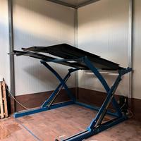 Ponte elevatore per due auto in box