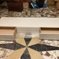 Mobile TV con cassetti capienti