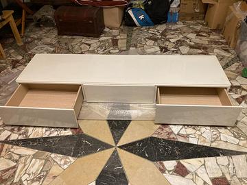 Mobile TV con cassetti capienti