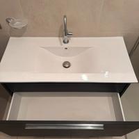 Mobile bagno con rubinetto