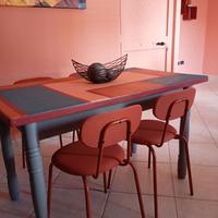 Tavolo da cucina con sedia