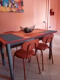 Tavolo da cucina con sedia