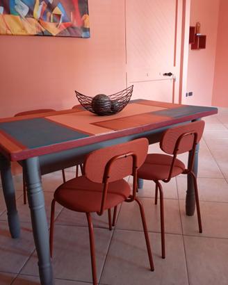 Tavolo da cucina con sedia