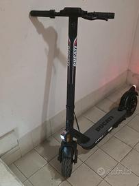 Monopattino DUCATI PRO II - come NUOVO 220 KM