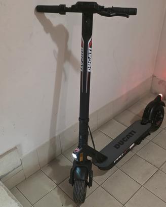 Monopattino DUCATI PRO II - come NUOVO 220 KM