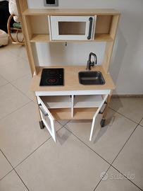 cucina ikea con accessori 