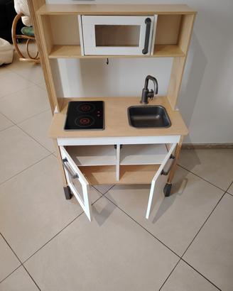 cucina ikea con accessori 