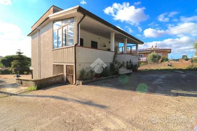 CASA SEMINDIPENDENTE A LANUVIO