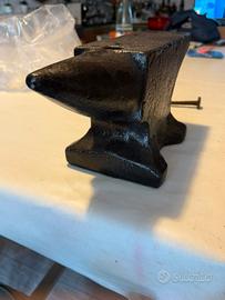 Veccia Incudine in ghisa 30 kg