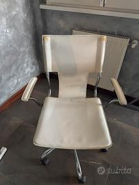 Sedia bianca da ufficio