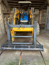 NEW HOLLAND TD5050 con caricatore