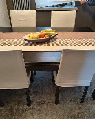 Tavolo in rovere wenghe' con sedie in cuoio 