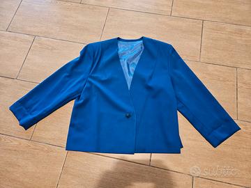 Giacca sartoriale colore blu per donna