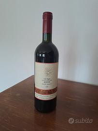 bottiglia di vino rosso dei colli euganei