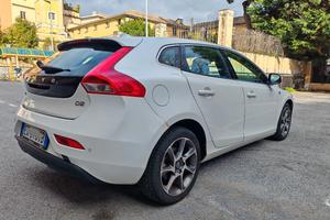 Volvo v40 full accessoriata ok neopatentati 