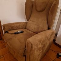 Poltrona relax reclinabile ed elevabile a 2 motori